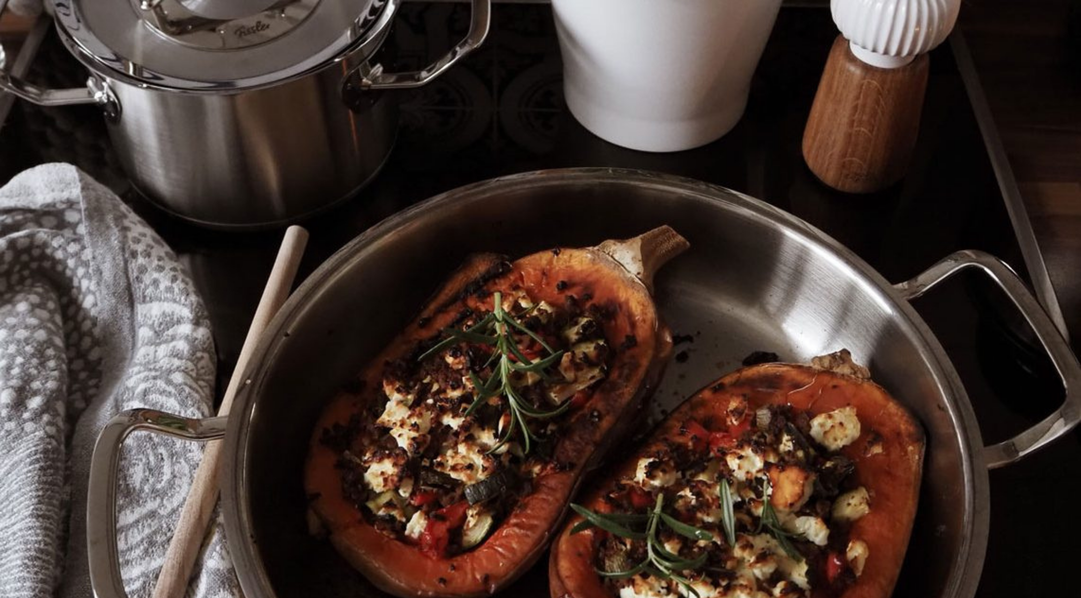 Gefüllter Butternusskürbis vegetarischer Art