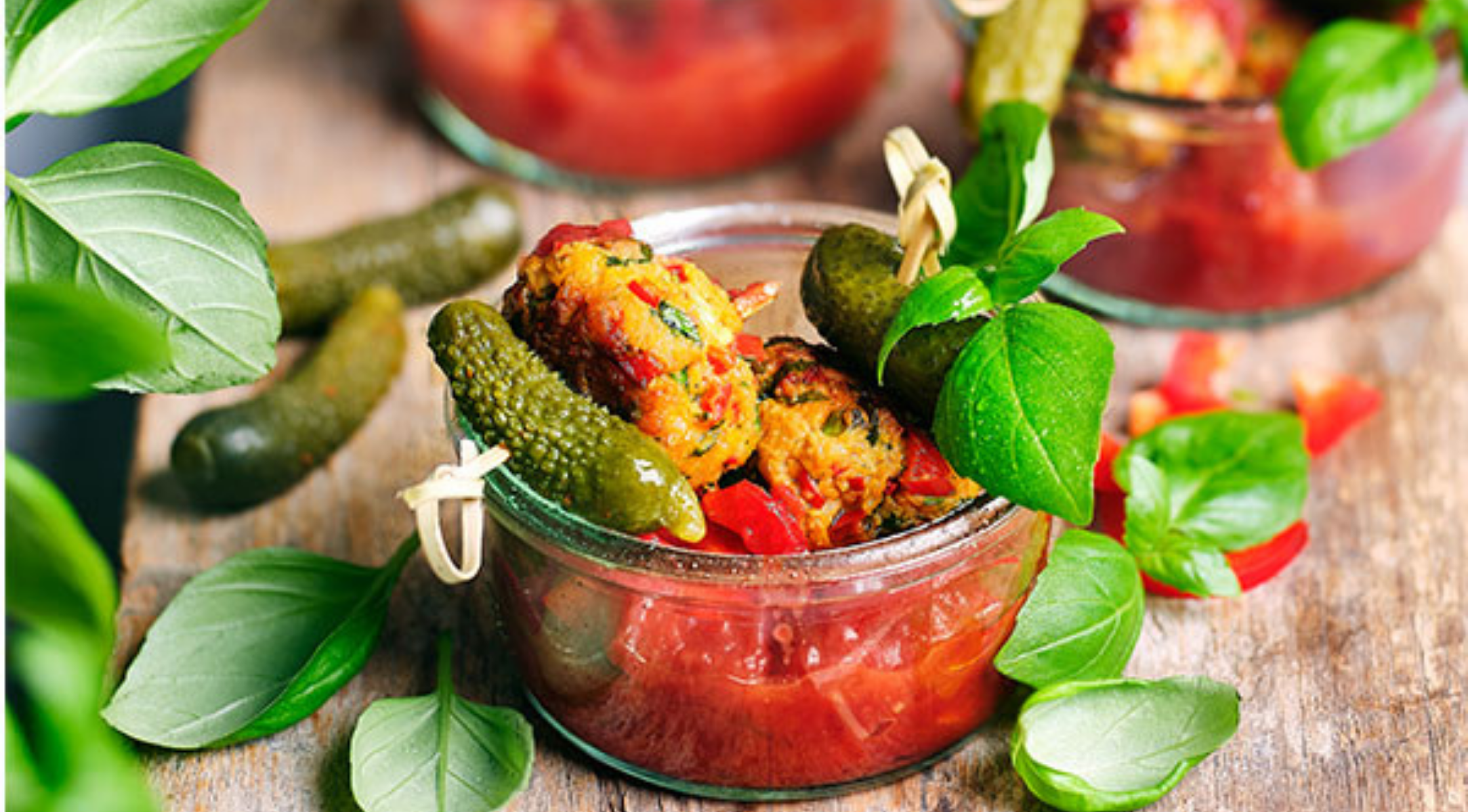 Gemüsebällchen-Spieße mit Cranberry-Tomaten Dip