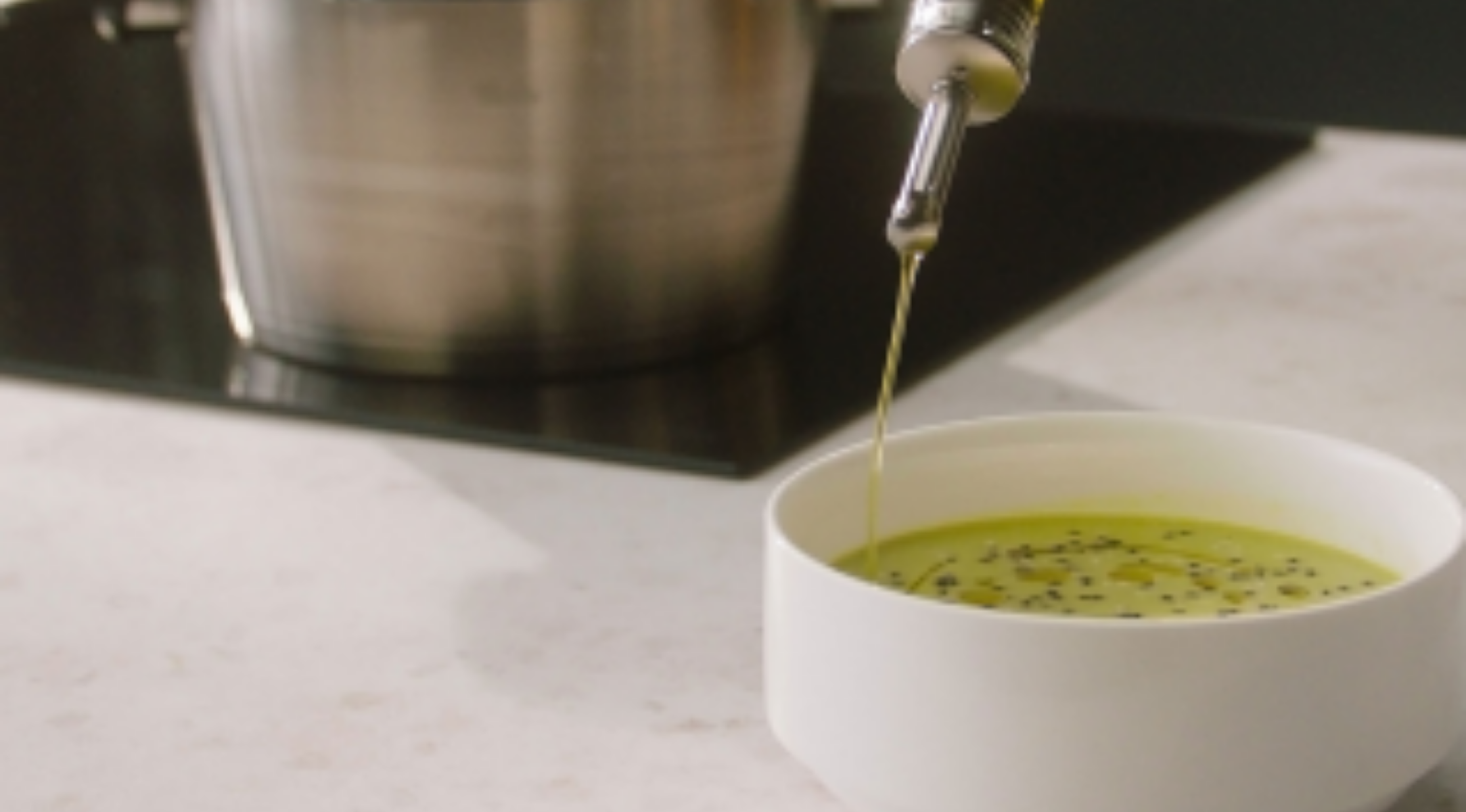 Grüne Erbsen-Kokossuppe