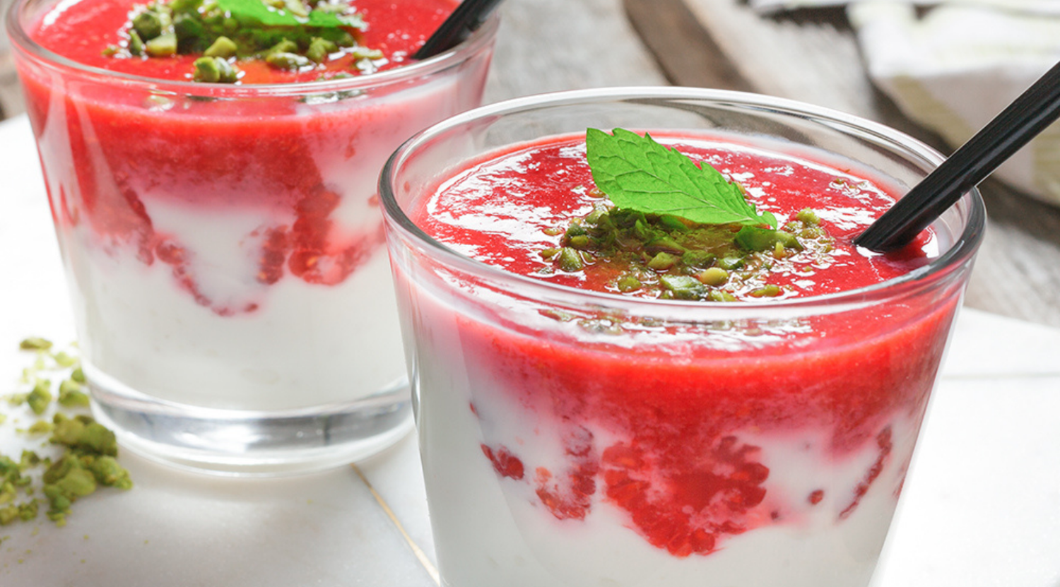 Quark mit Himbeerspiegel