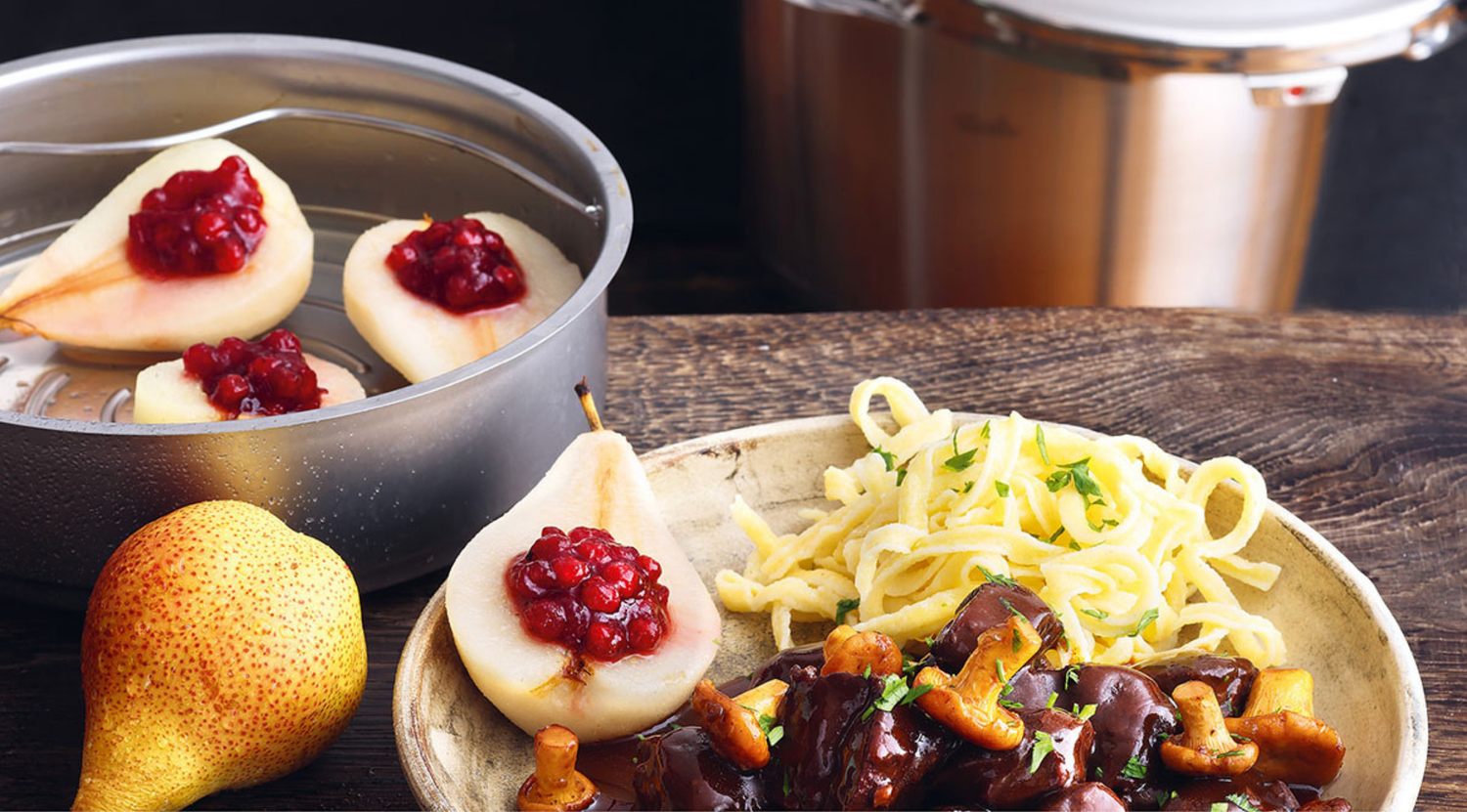 Rehragout mit Preiselbeerbirnen