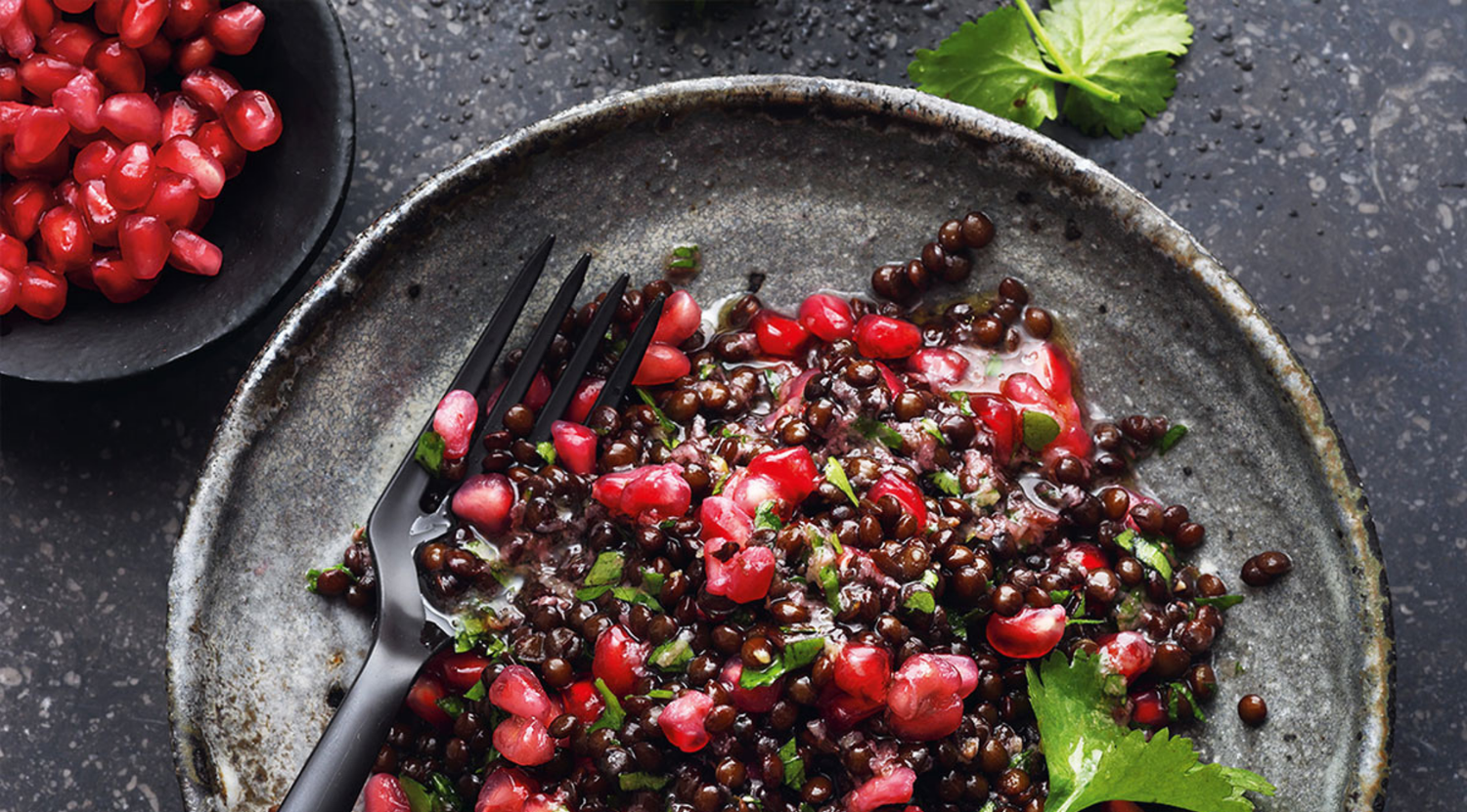 Salat von Belugalinsen mit Granatapfel