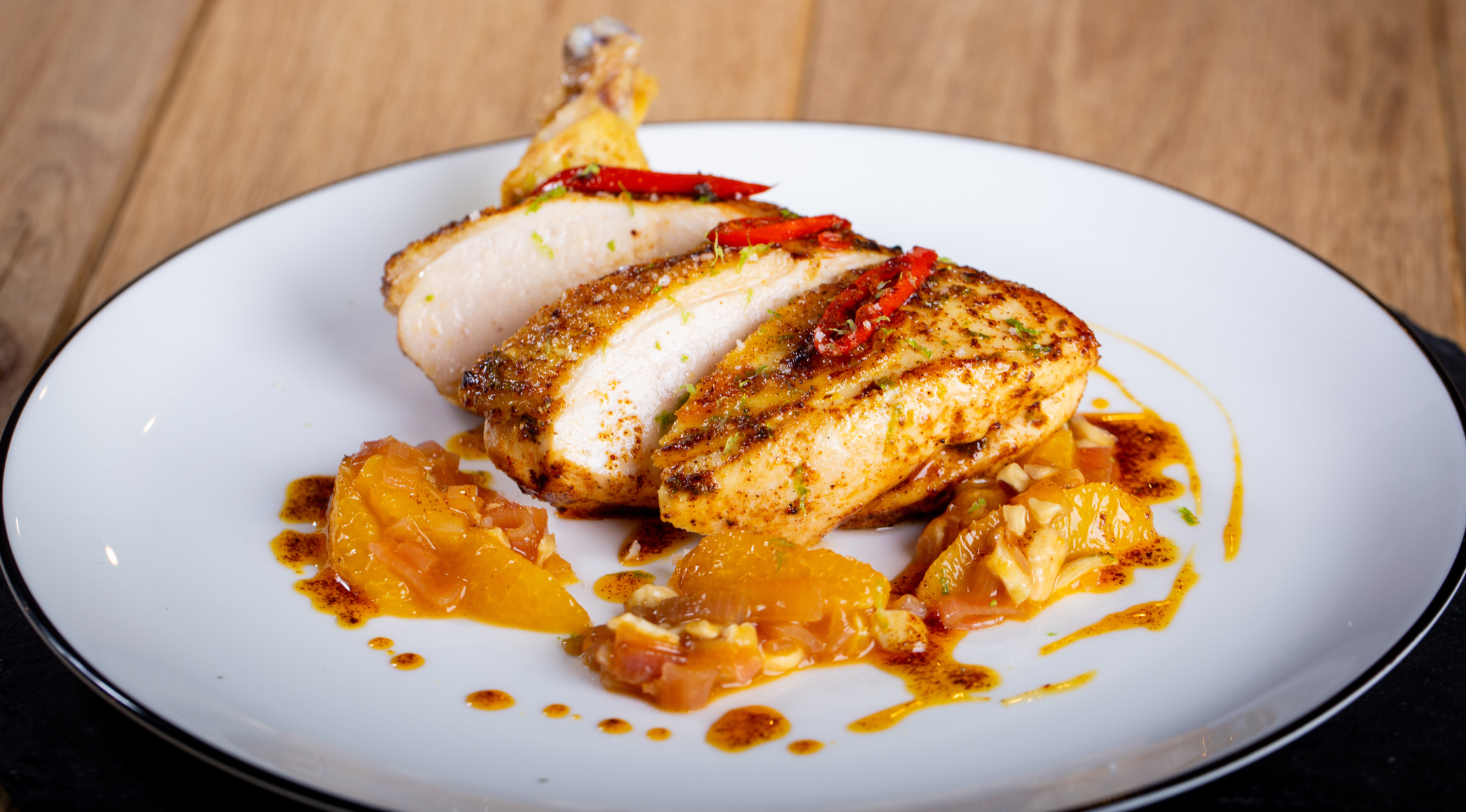 Scharfes Huhn mit Cashew-Maracuja-Chutney