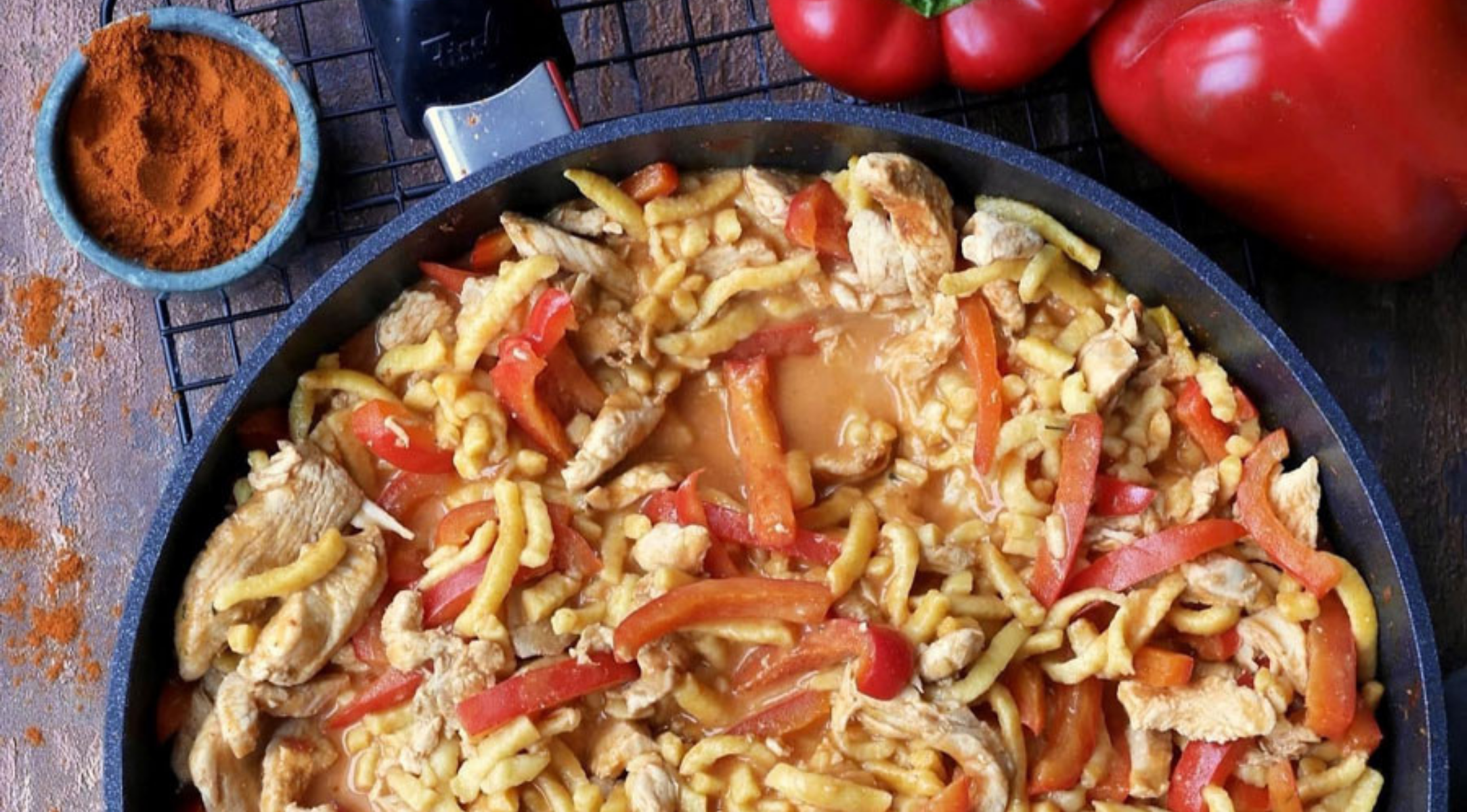 Spätzlepfanne mit Paprikarahmsauce
