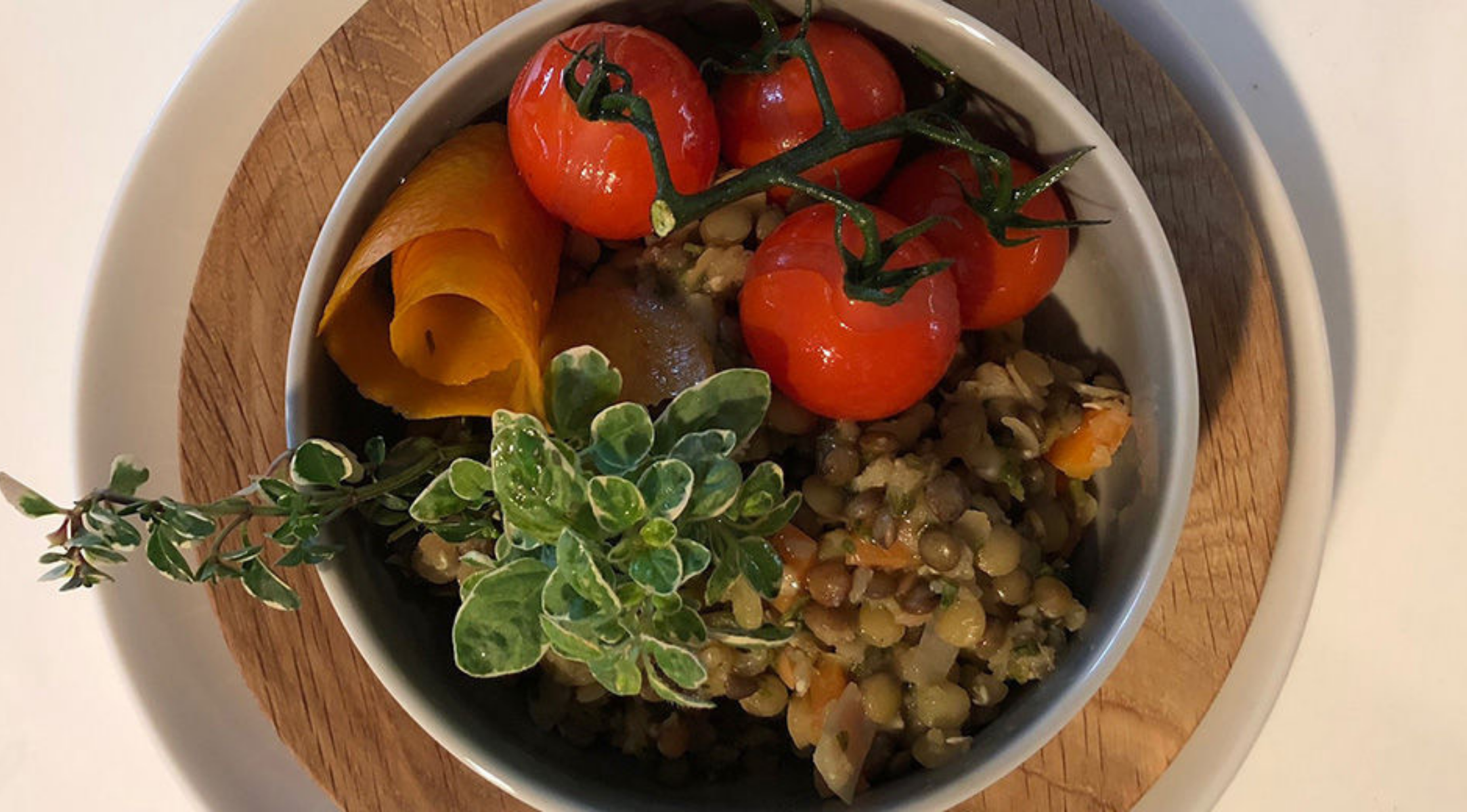 Süss-Saure Linsen mit Kräuter und geschmolzenen Cherrytomaten