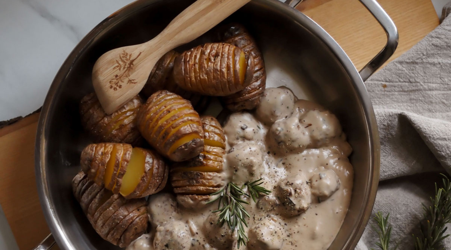 Vegane Köttbullar mit schwedischen Hasselback Kartoffeln