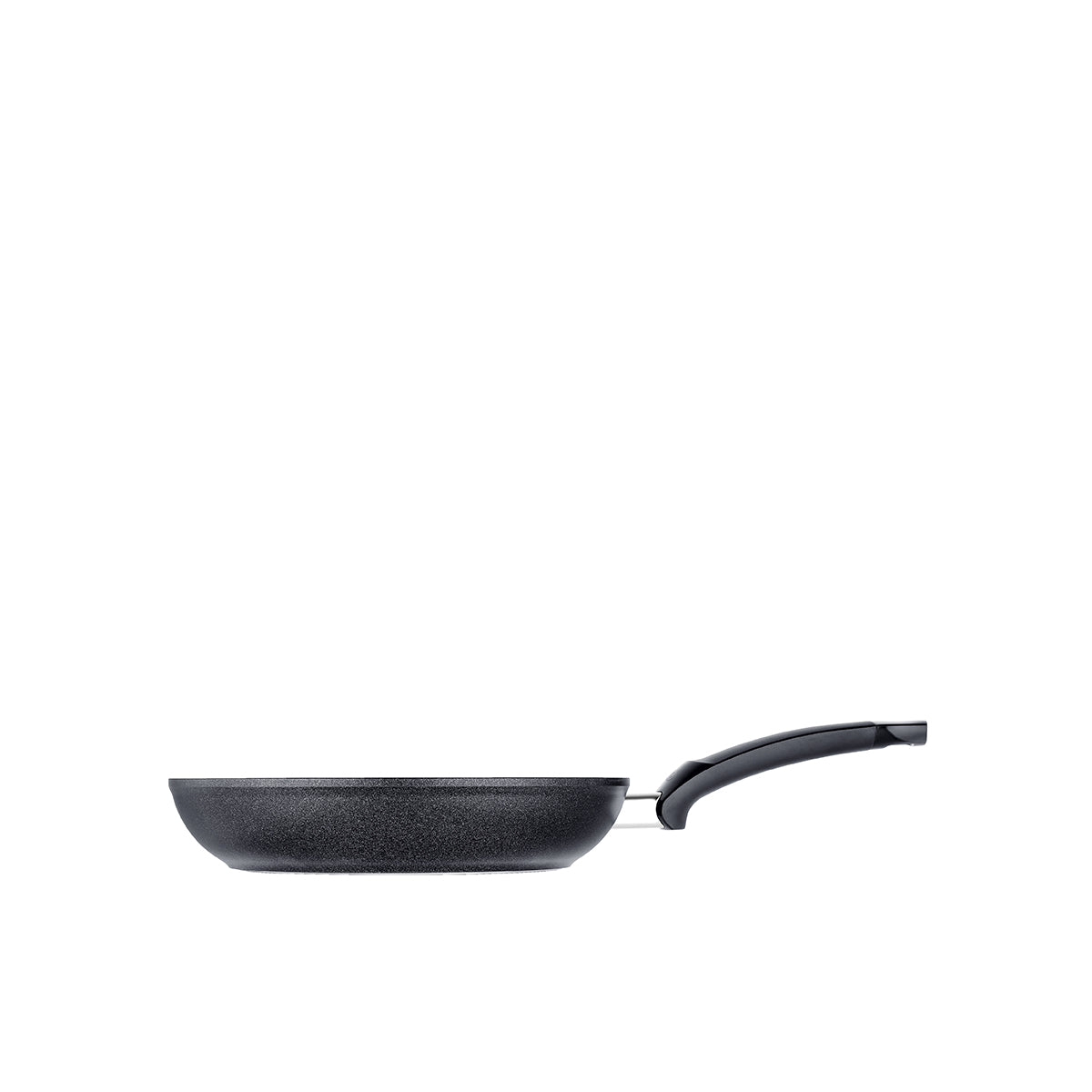 Fissler Levital®+ Classic Pan: recycled aluminum, black non-stick coating, speckled finish, ergonomic handle - precision meets timeless design.