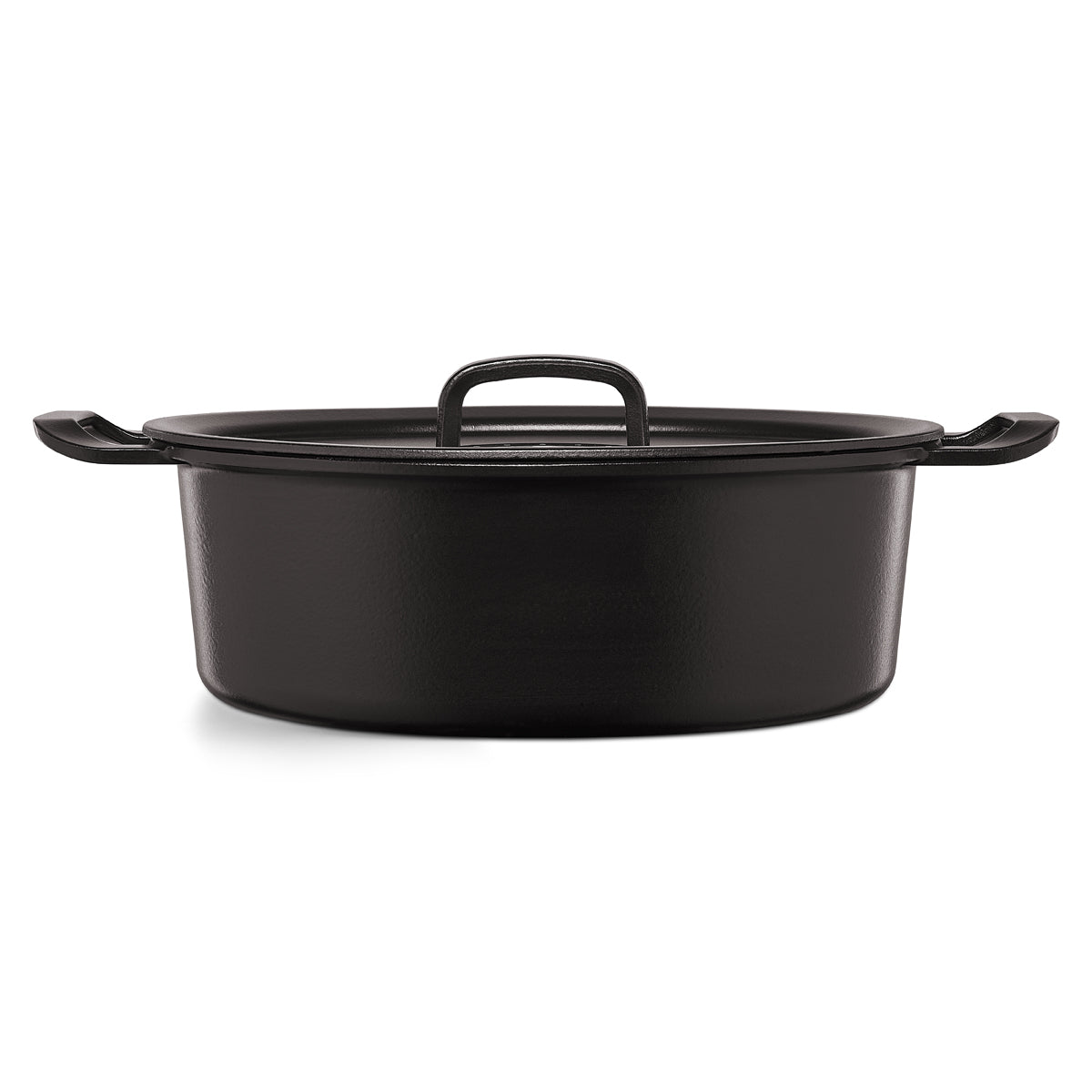 Der gusseiserne Dutch Oven der Fissler Original-Profi Collection®, schwarz mit Seitengriffen und Deckel, verkörpert deutsche Qualität und zeitloses Design.