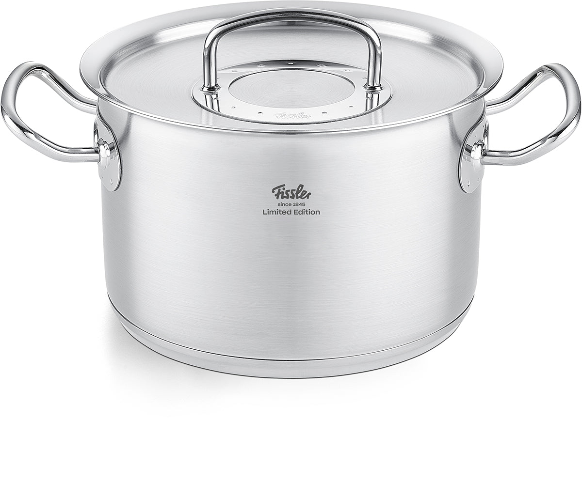 Fissler Original-Profi Collection® Retro-Topf aus gebürstetem Edelstahl, mit Deckel und Seitengriffen. Präzisionsgefertigt in Deutschland.