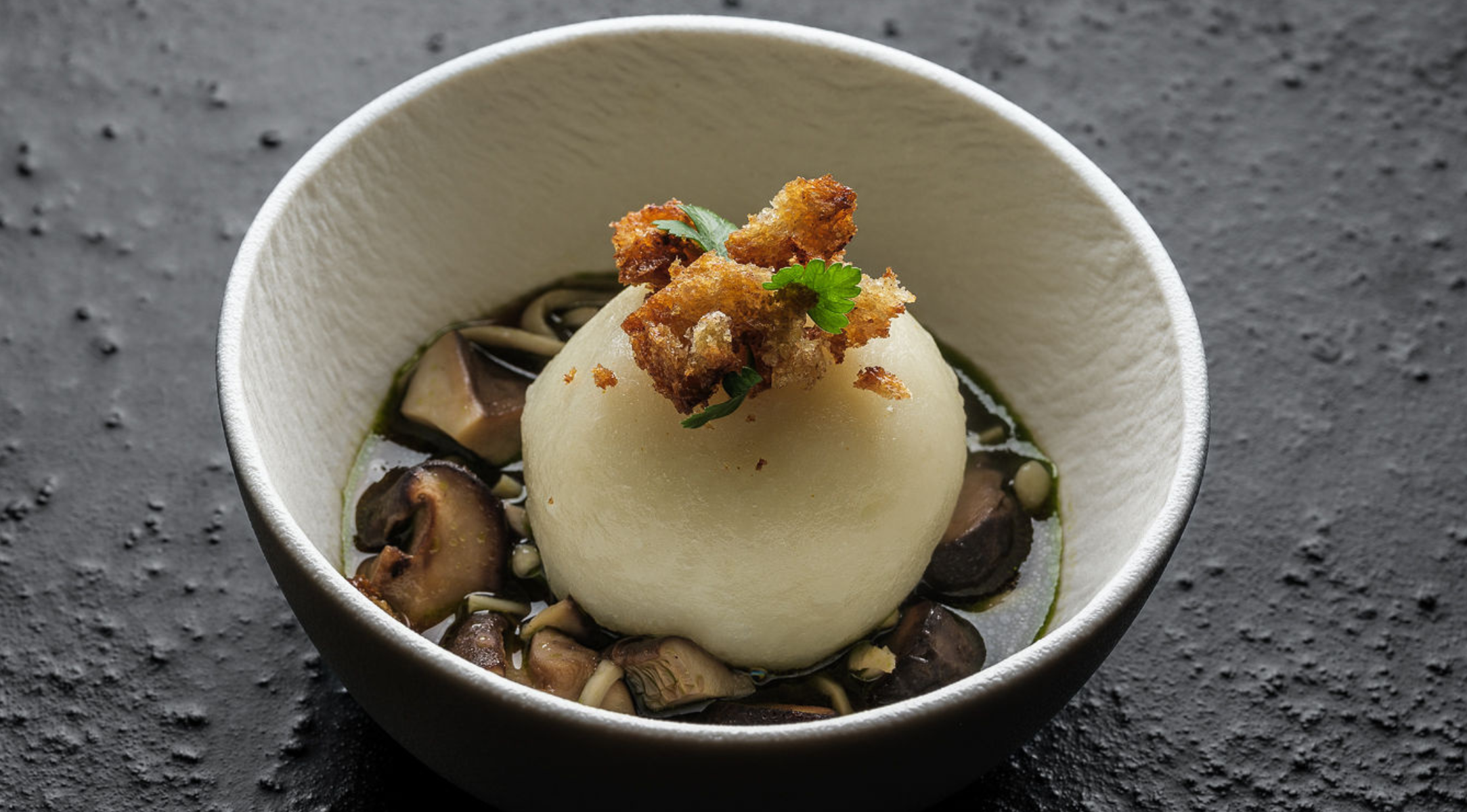 Süß-Saures Schwammerlragout mit Grammelknödel