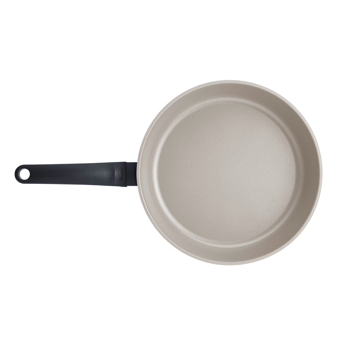 Fissler Ceratal® Evo Comfort Pfannen-Set (24/28 cm), helle keramische Antihaftflächen, schwarze Griffe, von oben auf Weiß.